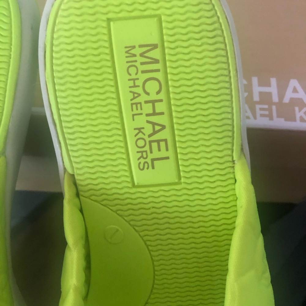 Michael Kors Lyssa Thong Sandals- Green neon - Picture 6 of 8